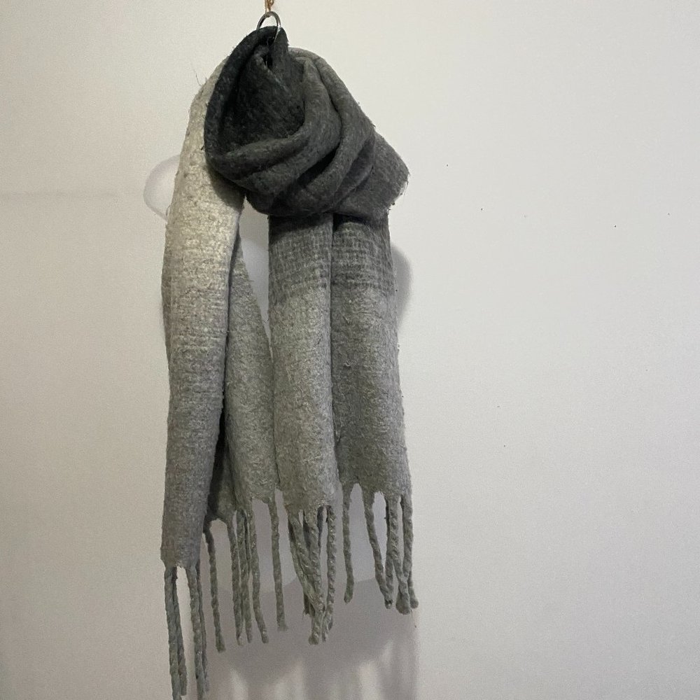H&M Chunky, Oversized, Grey Ombre Scarf
